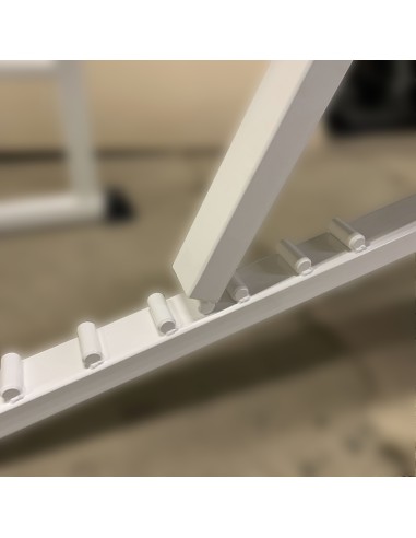 Скамья с изменяемым углом наклона со стойками у...